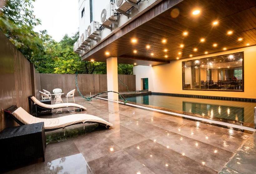 Hotel Lalit International   A Boutique