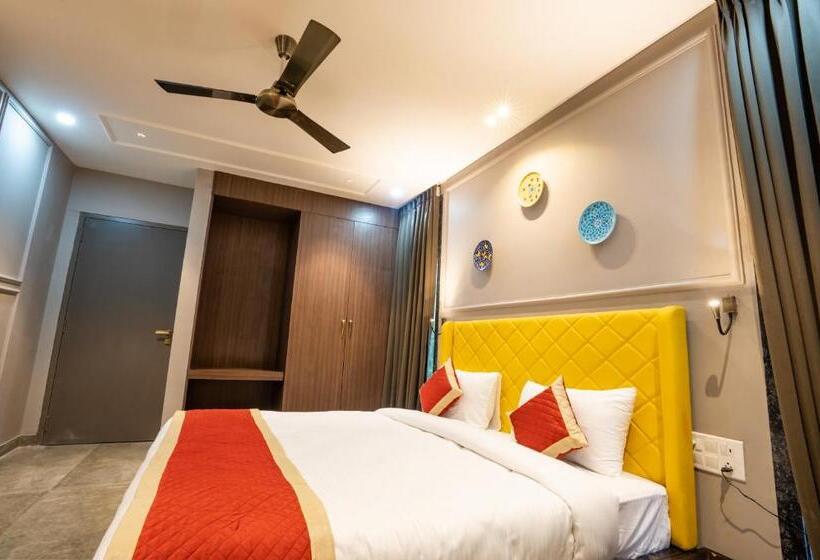 Hotel Lalit International   A Boutique