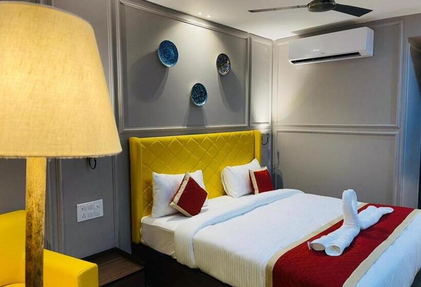 Hotel Lalit International   A Boutique