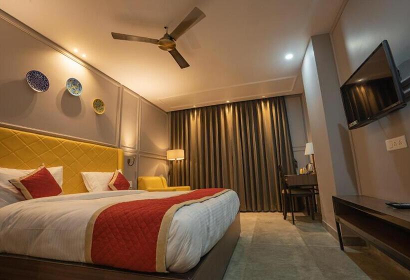 Hotel Lalit International   A Boutique