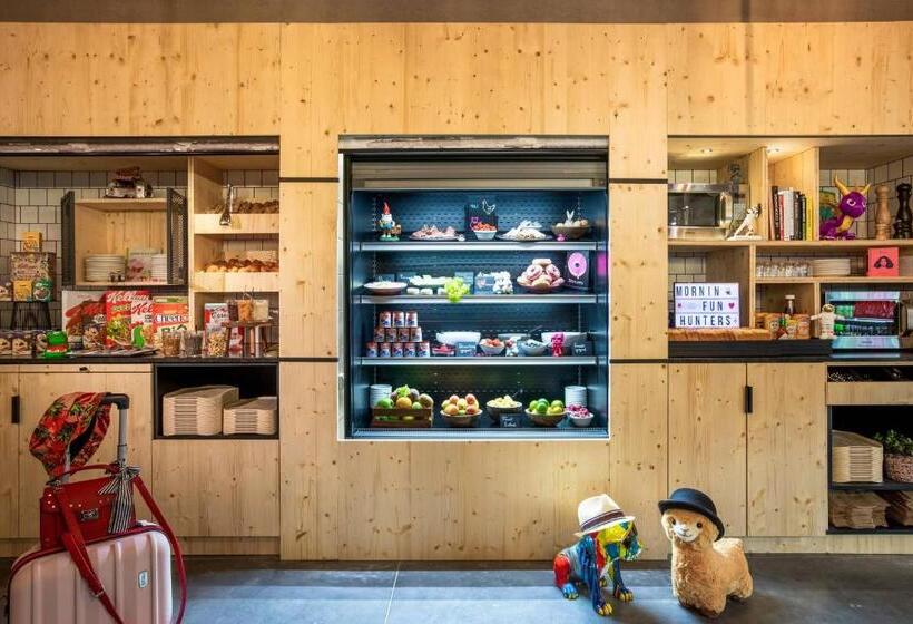 Отель Moxy Bordeaux