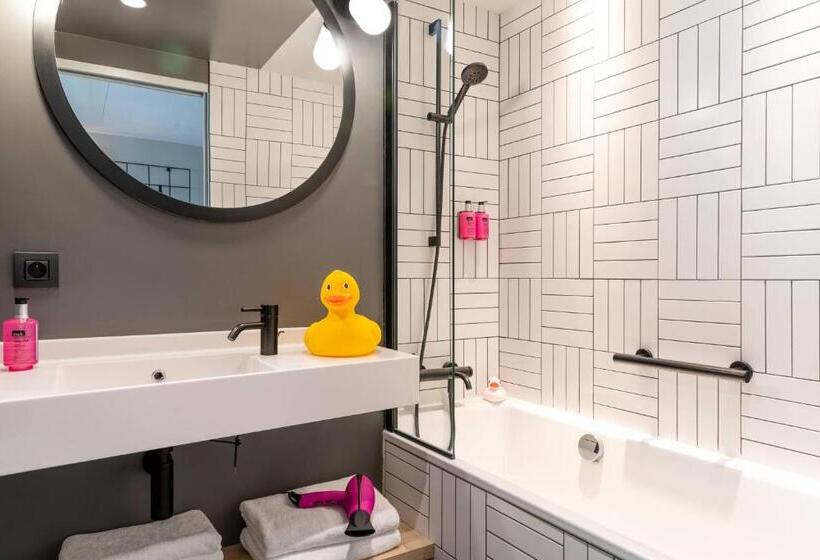 Отель Moxy Bordeaux