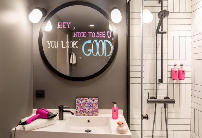 Отель Moxy Bordeaux