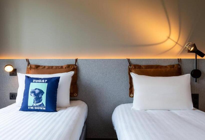 Отель Moxy Bordeaux