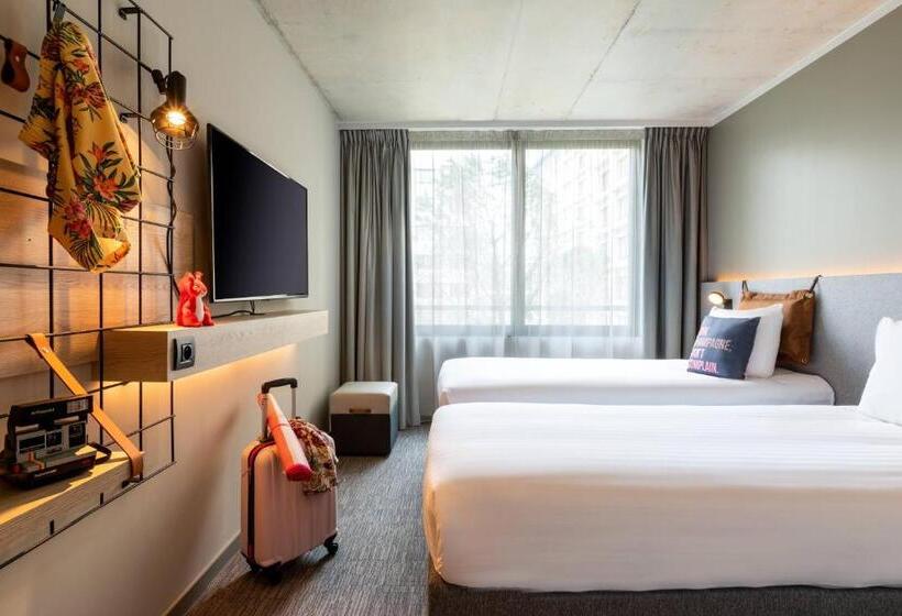 Отель Moxy Bordeaux