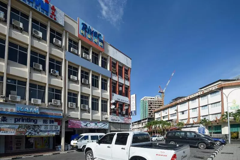 هتل Oyo 90220 River Inn