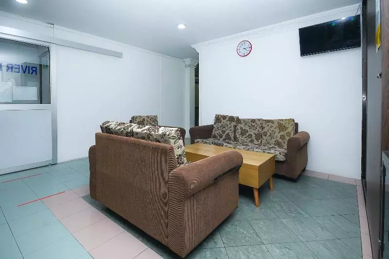 هتل Oyo 90220 River Inn