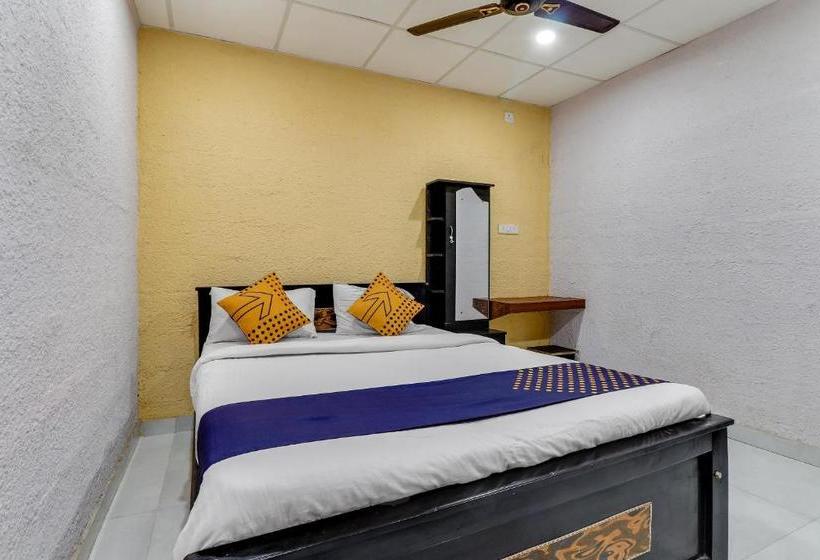 Hotel Spot On 77859 Eighteen Th Guest House