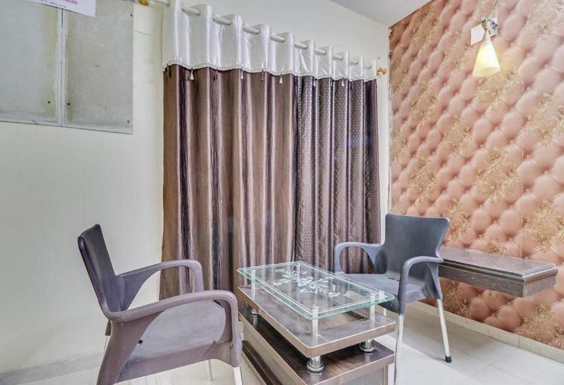 Hotel Spot On 79560  Rahul Palace