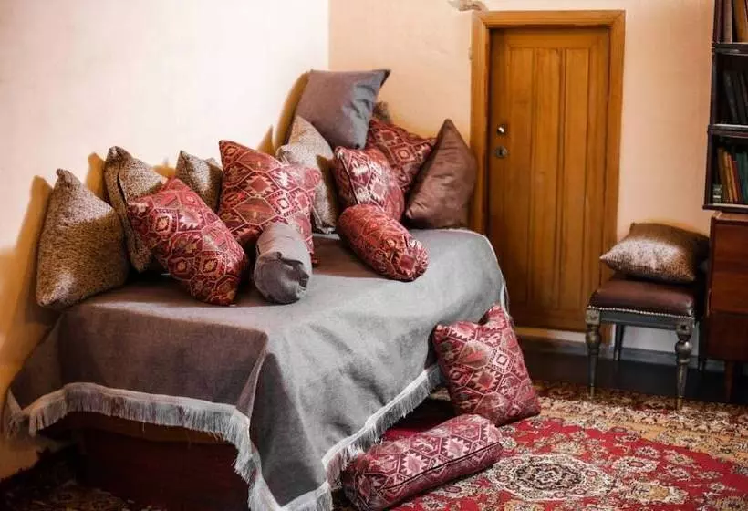 Majatalo Etiuni The Forgotten Kingdom