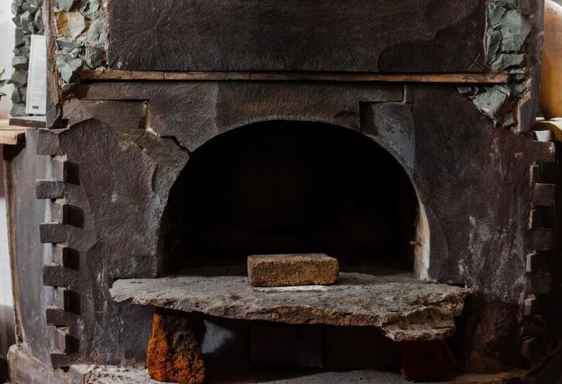 Pensão Etiuni The Forgotten Kingdom