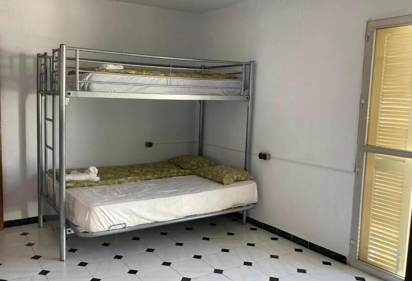 Bed and Breakfast Backpackers La Gaditana