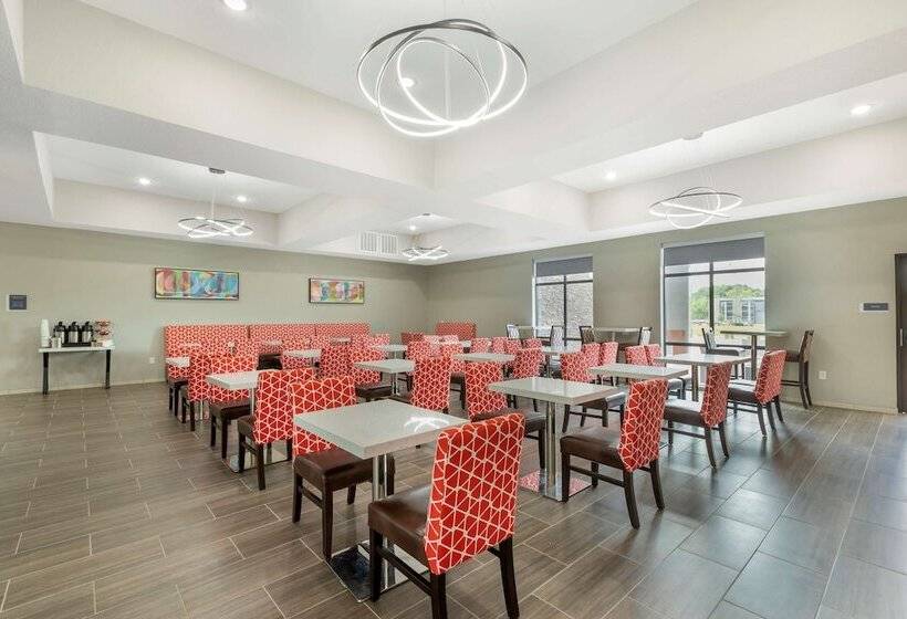 Отель La Quinta Inn & Suites By Wyndham Coralville Iowa City