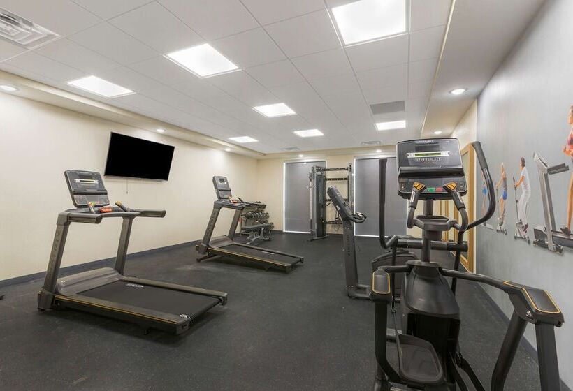 Отель La Quinta Inn & Suites By Wyndham Coralville Iowa City