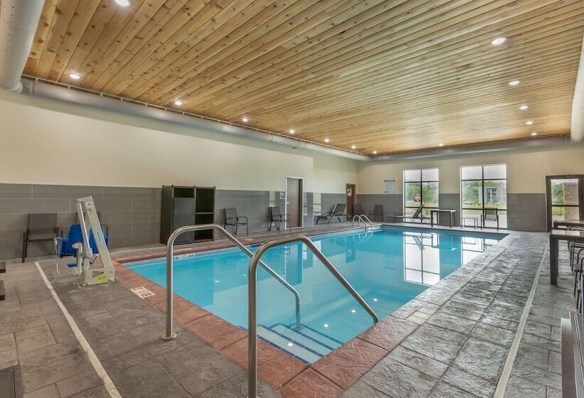 Отель La Quinta Inn & Suites By Wyndham Coralville Iowa City