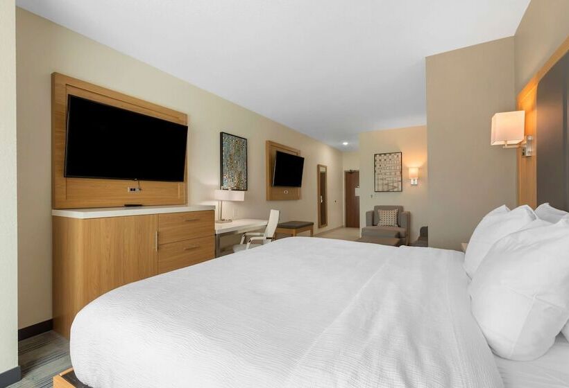 Отель La Quinta Inn & Suites By Wyndham Coralville Iowa City