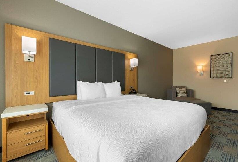 Отель La Quinta Inn & Suites By Wyndham Coralville Iowa City