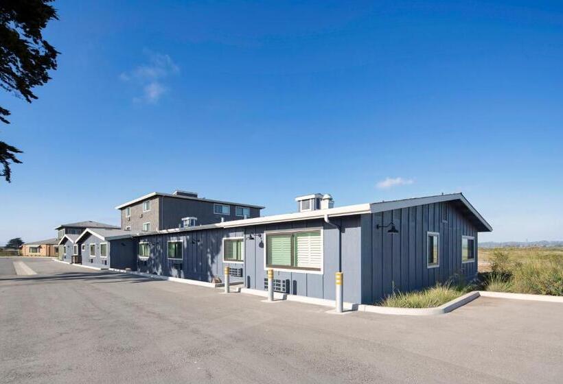 호텔 Inn At Moss Landing Point