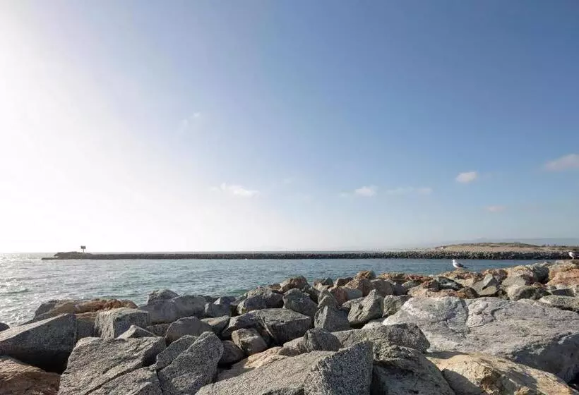 Hotelli Inn At Moss Landing Point