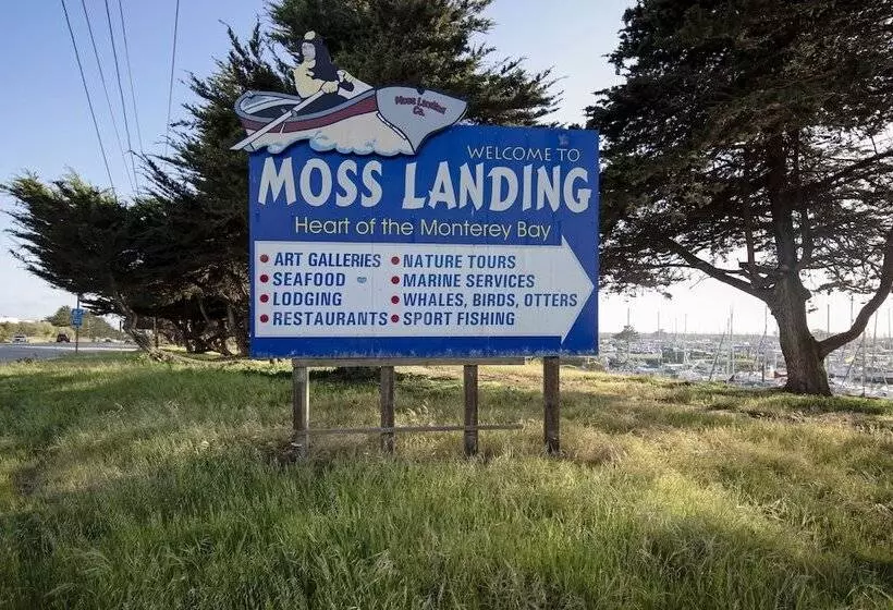 Hotelli Inn At Moss Landing Point
