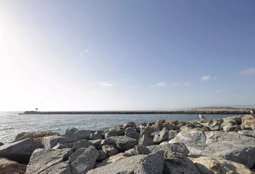 Hotelli Inn At Moss Landing Point