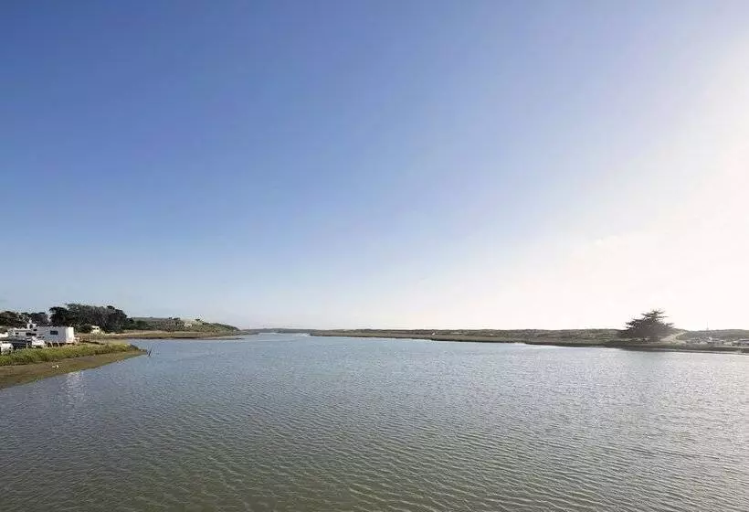 Hotelli Inn At Moss Landing Point