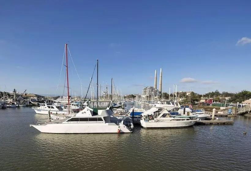 Hotelli Inn At Moss Landing Point