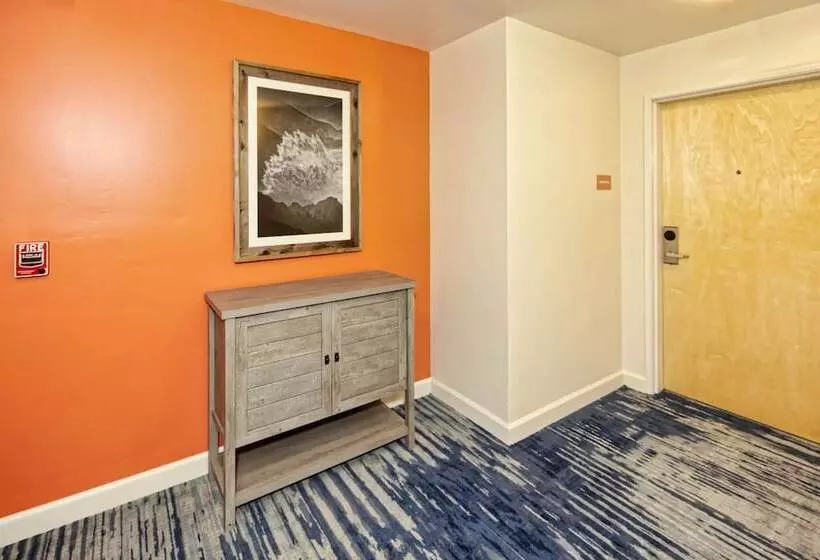 Hotelli Inn At Moss Landing Point