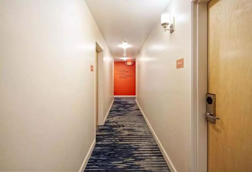 Hotelli Inn At Moss Landing Point