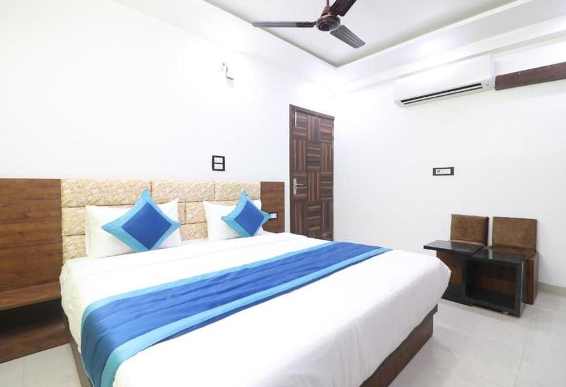 בית מלון כפרי Marina Delhi