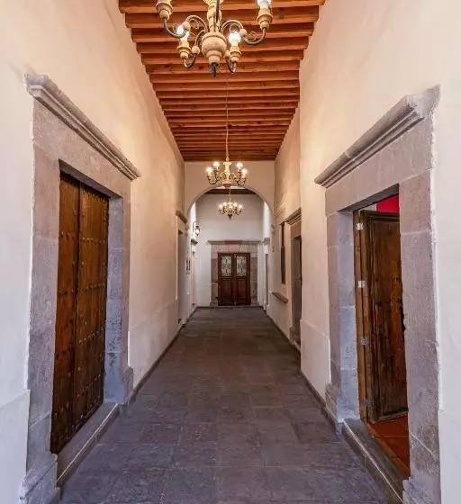 هتل Meson De Sara