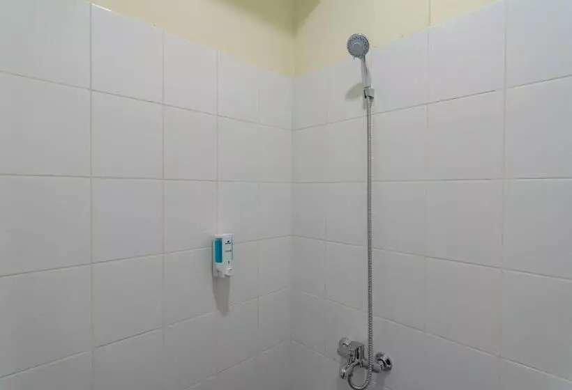 ホテル Reddoorz Near Trans Studio Bandung 3