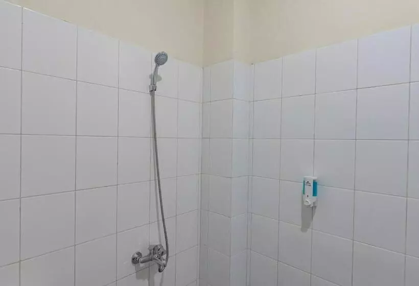 ホテル Reddoorz Near Trans Studio Bandung 3