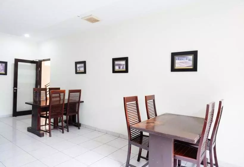 ホテル Reddoorz Near Wisata Kota Lama Semarang