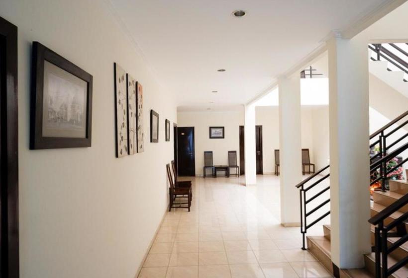 فندق Reddoorz Near Wisata Kota Lama Semarang