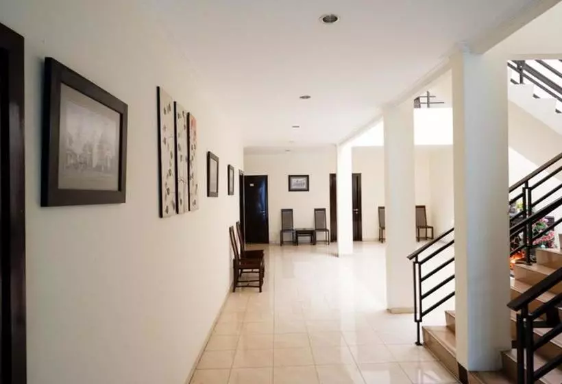 ホテル Reddoorz Near Wisata Kota Lama Semarang