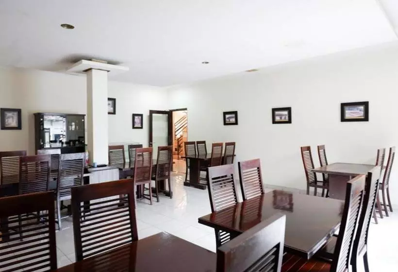 ホテル Reddoorz Near Wisata Kota Lama Semarang