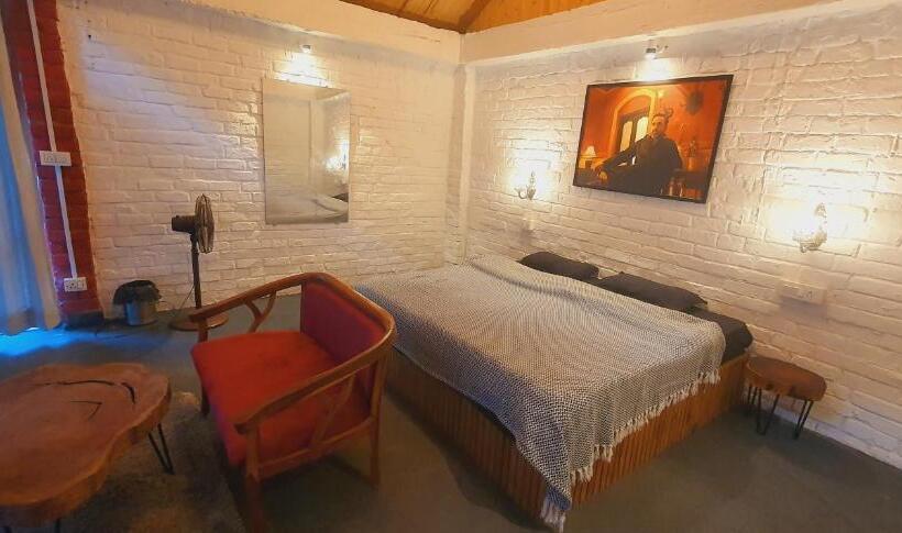 בית מלון כפרי Whoopers Boutique Resort Jibhi