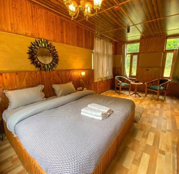 בית מלון כפרי Whoopers Boutique Resort Jibhi