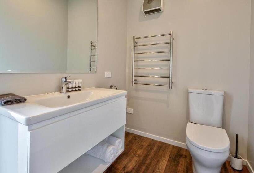 مُتل Annies On Milford