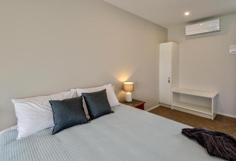 مُتل Annies On Milford