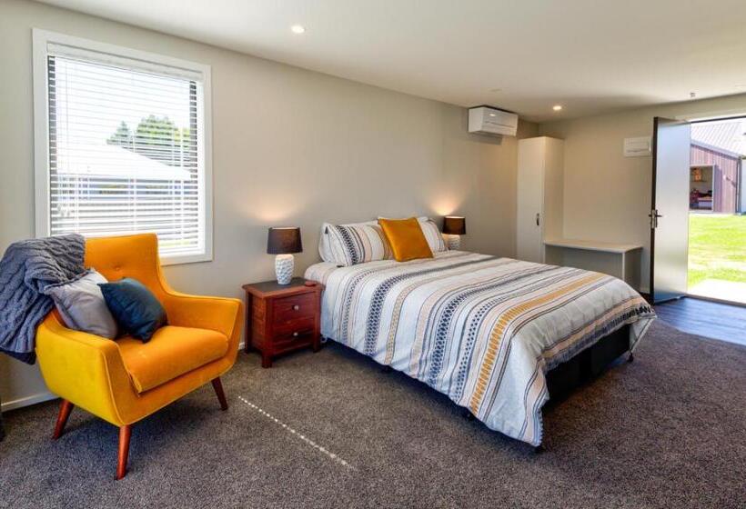 مُتل Annies On Milford