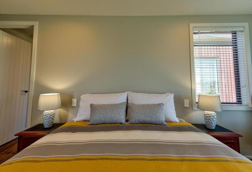 مُتل Annies On Milford