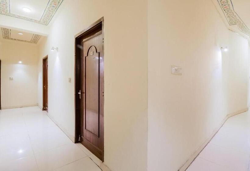 Collection O Hotel Rajwada Palace