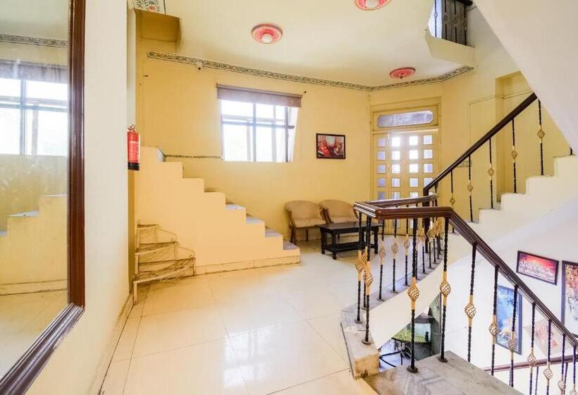 Collection O Hotel Rajwada Palace