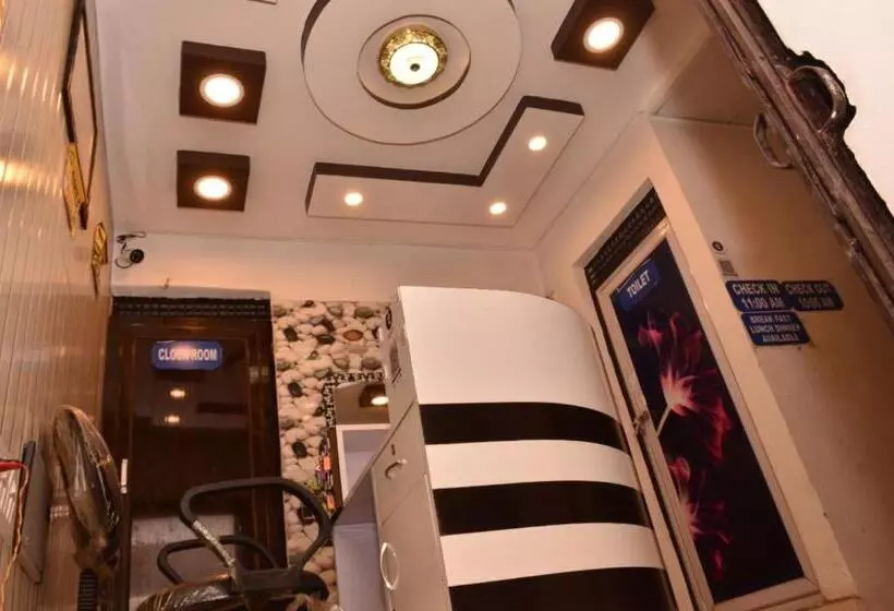 ホテル Goroomgo Rajput Charbagh Lucknow