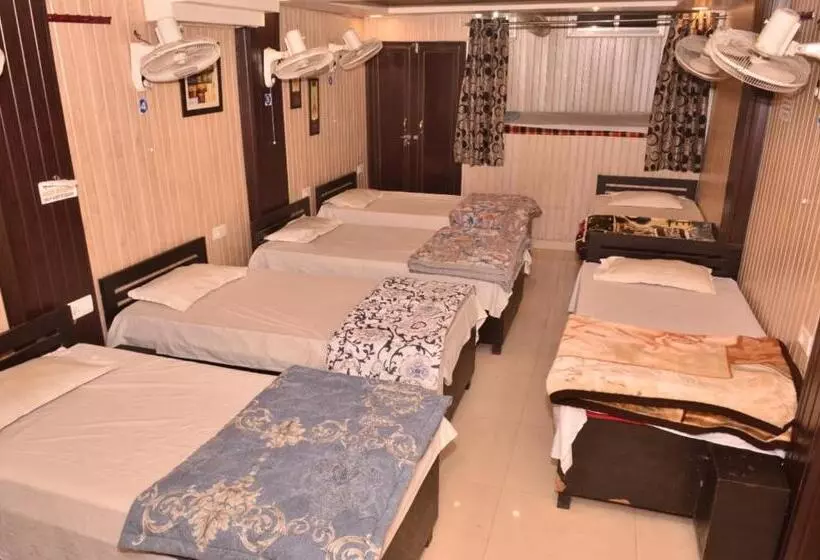 ホテル Goroomgo Rajput Charbagh Lucknow