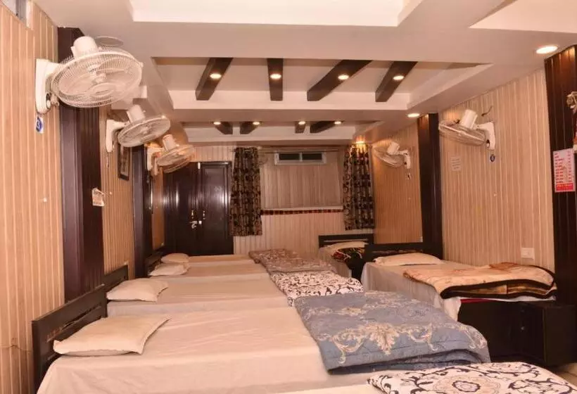 ホテル Goroomgo Rajput Charbagh Lucknow