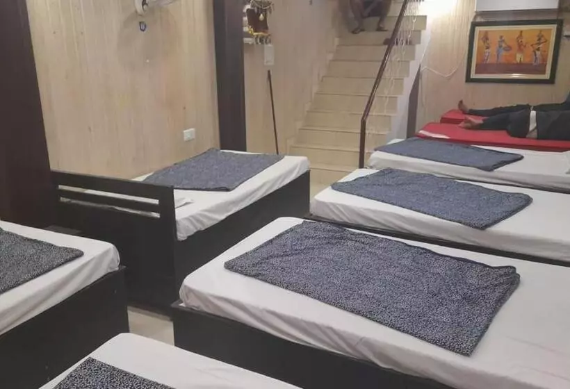 ホテル Goroomgo Rajput Charbagh Lucknow