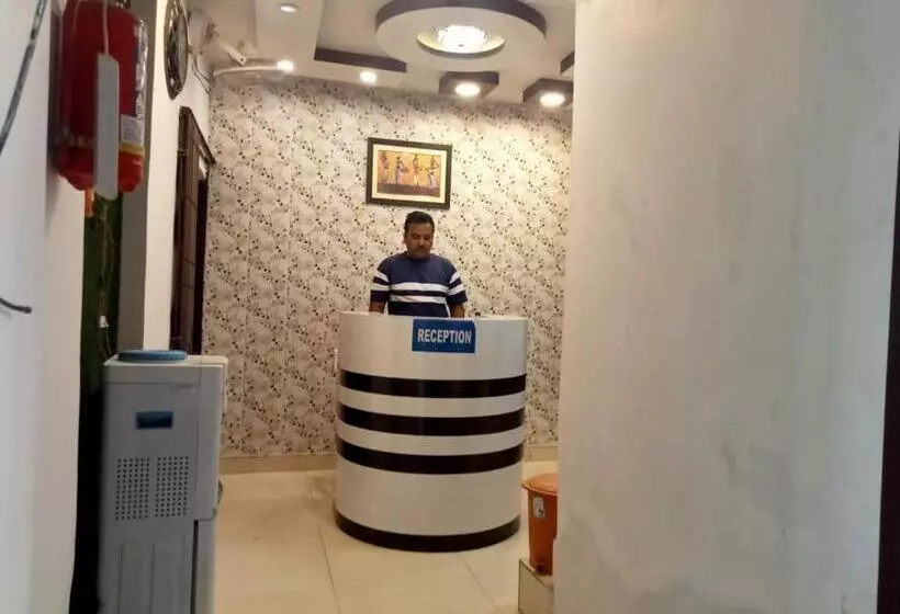 ホテル Goroomgo Rajput Charbagh Lucknow